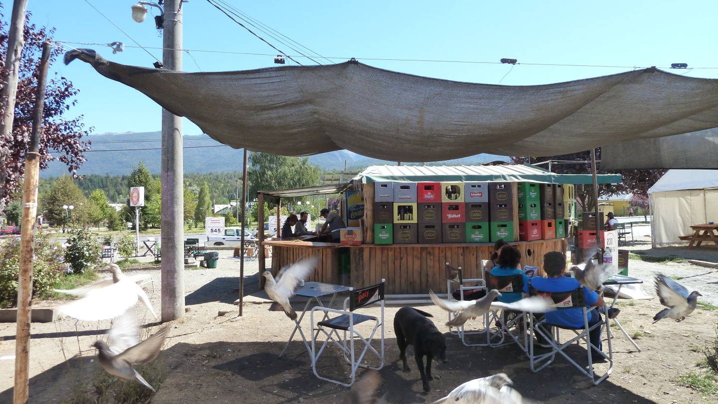 Straßencafe in El Bolson (Argentinien)