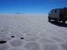 Ojos (Augen) auf dem Salar de Uyuni