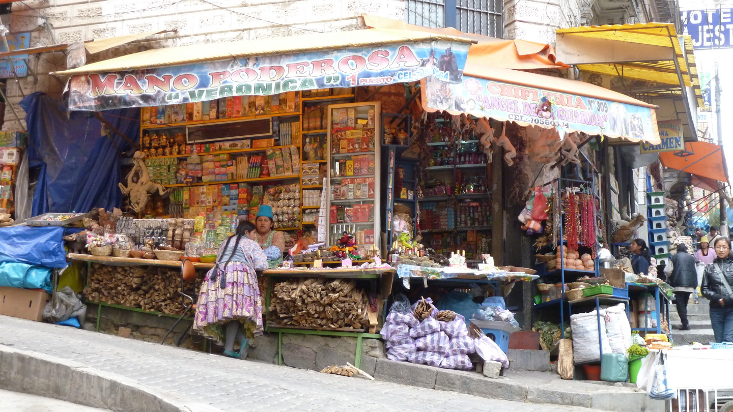 Shopping in La Paz: Duftwasser, das Dollarscheine anzieht, Badesalz gegen den bösen Blick und den Segen der sieben Erzengel in Seifenform
